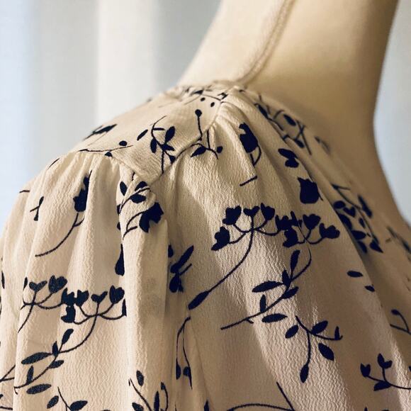 Blue Life Cora Top, Barcelona Floral, Size Small, White with Black Print - Picture 7 of 10